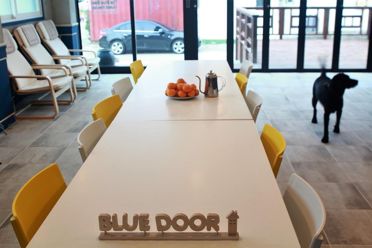 Blue Door Hostel Guesthouse Sokcho Exterior photo